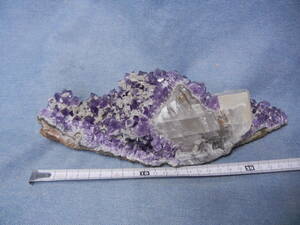珍品　水晶の原石　透明（白い）水晶と紫水晶の混ざった船型の水晶　天然石　鑑賞石　パワーストーン　置物