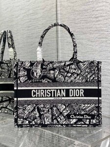 Christian Dior ディオール BOOK TOTE ミディアムバッグ　未使用品
