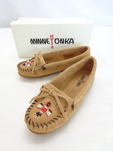 2285【本州のみ送料無料】MINNETONKA ミネトンカ　レディースシューズ　サンダーバード2　レザーモカシン　トープ色　ビーズ　美品