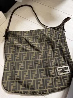 FENDI フェンディ　ワンショルダーバッグ　ズッカ柄　FF金具