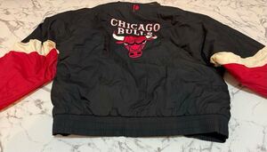 ★CHICAGO BULLS シカゴブルズ　NBA ジャケット ビッグロゴ　NBAロゴ　メンズ　Lサイズ