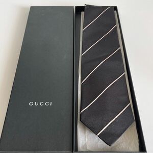 グッチ（GUCCI）黒茶ベージュストライプネクタイ