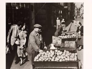 【ロベール・ドアノー】8種展開 写真家 Robert Doisneau 8 印刷物 ポストカード 木製額装31×26 cm 絵柄違い有り