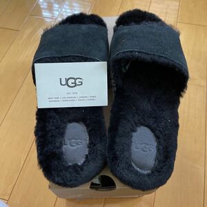 【新品:未使用】UGG サンダル　25㎝　人気モデル