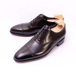 【3637MD】未使用品 ジョンロブ PHILIP2(フィリップ2)パンチドキャップ ブラック カーフ サイズ8E JOHN LOBB