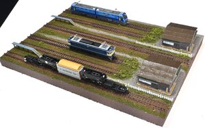 【SAZAN】鉄道ジオラマ展示台 木造詰所付きヤード：6線路(他の商品と同梱不可)※37x26cm★40