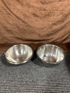 ★ボウル★注ぎ口付き★目盛り付★サイズ違い2個セット★中古品★食材入れ★調味料入れ★調理用品★厨房用品★キッチン用品★凹み歪み有★