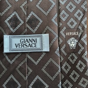 VERSACE （ヴェルサーチェ）ヴェルサーチ茶色四角メデューサロゴネクタイ