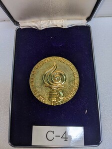 １９６４年東京オリンピック記念メダル金属は不明です。C-4