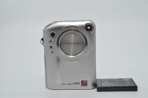 FUJIFILM FinePix F601 コンパクトデジタルカメラ デジカメ