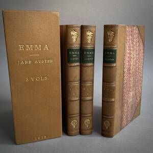 MS2499 古書 JANE AUSTEN ”EMMA” 1816 1st edition? 3VOLUMES ジェイン・オースティン『エマ』3巻セット 函付き (検)古本 金箔装 小説 