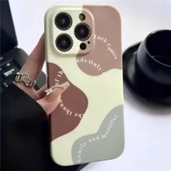 ジオメトリックなデザインのレザーリストiPhone15 ケース