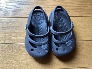 クロックス crocs 黒のサンダル　ベビー　C4 (12cm)