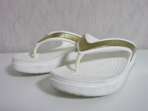 クロックス crocs トングサンダル 白 ゴールド W6 irmri hj1011