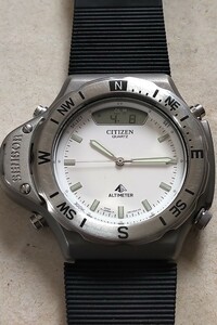 シチズン CITIZEN C040-088450 Y 電池交換済み チタン メーカーOH済み ALTIMETER 高度計 アナデジ 視認性の高いホワイト文字盤 TITANIUM