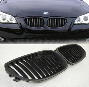 美品 即納 新品 左右 在庫有 BMW E60 E61 フロントキドニーグリル マットブラック 艶消黒 ABS 2004-2010