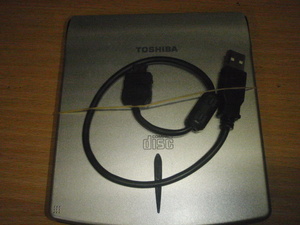 T010-05 Toshiba製USB外付け CD-ROM PACDD002