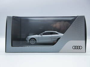 1/43 アウディ 初代 Audi A5 クーペ　後期モデル　パールホワイト　ディーラー特注品　ミニカー