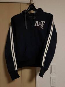 Abercrmbie & Fitch　袖ライン入り　プルオーバーパーカー