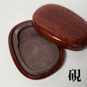 中国古硯 約9×13cm 端渓硯？ 銘無し 文具 中国美術 骨董 古物 古硯 書道具 文房四宝 木箱付き 【60i4301】