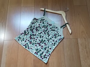 シビラ　Sybilla　ニットキャミソール　ベージュ×赤×緑×水色　フラワー刺繍　Mサイズ　トップス