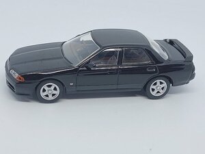 トミカリミテッドヴィンテージネオ 1/64 日産 スカイライン 4ドアスポーツセダン GTS-t Type M オプション装着車 92年式 LV-N194c