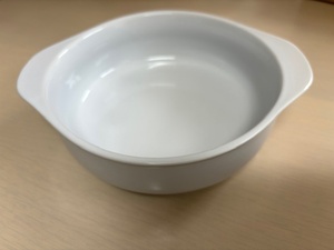 グラタン皿　白　持ち手付　直径14ｃｍ　円形　ホワイト　耐熱皿　中古品　一人分