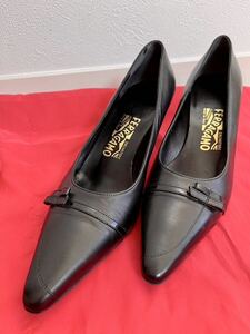 [美品] [値下げ]フェラガモ FERRAGAMO レディースシューズ パンプス ブラック サイズ7（24.5相当）一度きり使用