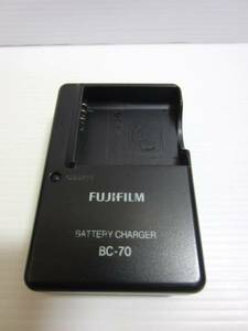 ☆FUJIFILM 純正 バッテリーチャージャー 充電器(BC-70)!!