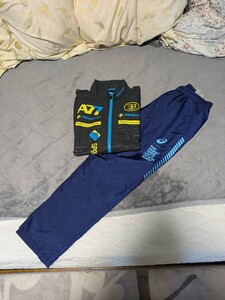 asics　アシックスA77 ウインドブレーカー上下セット上　ブラック　薄い生地　下　ネイビー　裏起毛あり　Sサイズ