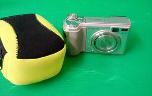 小A○118 FUJIFILM Finepix E550 コンパクトデジタルカメラ 動作確認済み フジフィルム デジカメ カメラ 写真 中古品 ケース付き