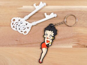 ◆送料\110◆【Betty Boop・ベティちゃん】※《キャラクターラバーキーホルダー》　アメリカン雑貨　キーリング　RC011