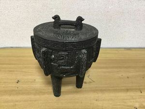 台湾製金属(真鍮・銅？)製　三足灰皿　中古品