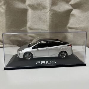 トヨタ TOYOTA カラーサンプル　50プリウス　後期 PLIUS シルバーメタリック ミニカー 1/30 色見本　店頭展示用