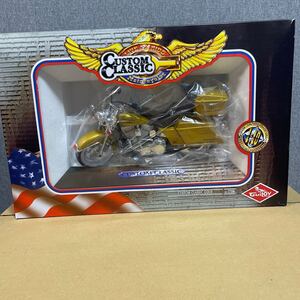 Harley-Davidson ＣＵＳＴＭ　ＣＬＡＳＳＩＣ　ＧＯＬＤ　　1：10