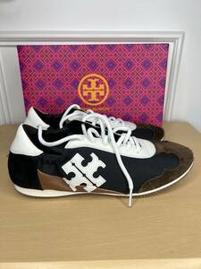 高級スニーカーをお得に！TORY BURCH Tory Sneaker新品ロゴスニーカー 75098サイズ22から22.5㎝用箱入り定価３６０００円