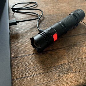 ☆【特典：バッテリーもう１本プレゼント】1800ルーメン Hot Birght USB充電式 防水 ハンディライト CREE LED T6 アルミ合金