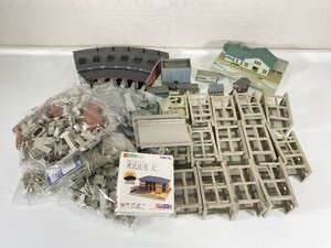 7-75■Nゲージ ジャンク ストラクチャー まとめ売り 駅舎 扇形機関庫 橋脚 他 TOMIX KATO 他 箱無し 鉄道模型 同梱不可(anc)