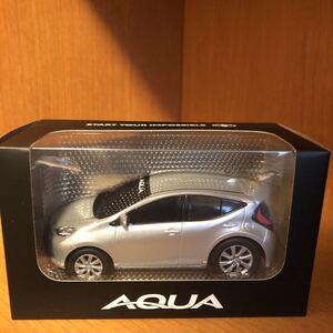 未使用トヨタ 新型 アクア　AQUA シルバーメタリック　プルバックカー　ミニカー