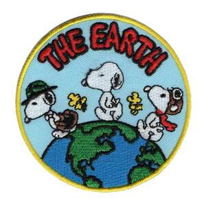 ワッペン SNOOPY THE EARTH (7.6x7.6cm)スヌーピー 手芸 カスタム モーター ヴィンテージ パッチワーク アメリカ US E094