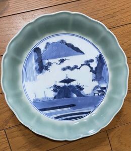 美品 太明成化年製 青磁 古伊万里 絵皿 無傷 直径約26cm 大明成化年製 松 山水 花 家屋 染付 皿 和食器 美術品 アンティーク