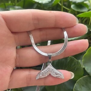 ☆新品新作　海外限定 トップブランド　シルバーSilverブレードネックレス 　人魚の尾　イルカ　レディース◆ハワイアンジュエリー