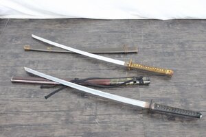 【行董】模造刀 2本まとめ 軍刀 長刀 美術品 武具 武士 殺陣 刀剣 木刀 木剣 木太刀 時代劇 アンティーク コレクション AZ037ABY53