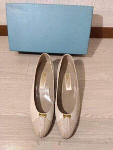 【M019】 ニナリッチ NINA RICCI パンプス レザー リボン金具 サイズ 35 約22.5cm レディース ヒール約3cm