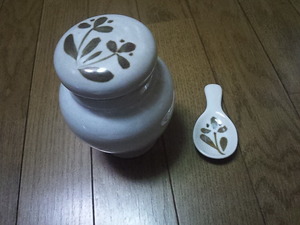 .未使用品　陶器　茶筒　壷　小道具　昭和レトロ　13*9*9cmくらい