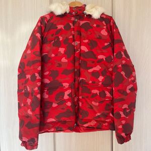 美品★アベイシングエイプ☆メンズ XL サイズ☆ダウン ジップアップ アウター ジャンパー☆赤 レッド カモフラ柄☆APE☆BAPE☆正規品