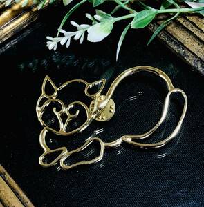 ヴィンテージ　インポート　透け感のあるネコさんモチーフゴールドトーンピンブローチ サイズ4.5×7㎝