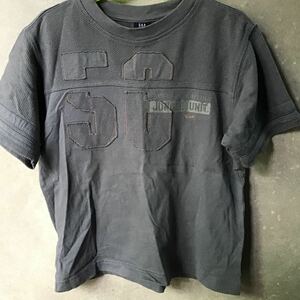 used 子供服 「 GAP 半袖 Tシャツ グレー色 130サイズ 」男の子 ギャップ / スポーツ かっこいい 夏服 男の子 130cm