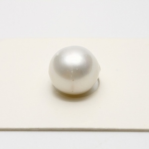 南洋白蝶真珠パールルース　両穴　11×10mm　ホワイトカラー