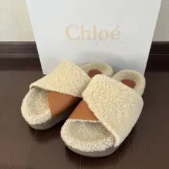 Chloé ベージュ ムートンシープスキンスライドサンダル